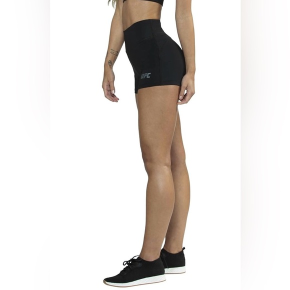 UFC Woman's Black Shorts Essential Booty Biker Shorts Size Large - Picture 5 of 7